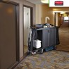 Carro de limpieza de tamaño completo ejecutivo con puertas de Rubbermaid